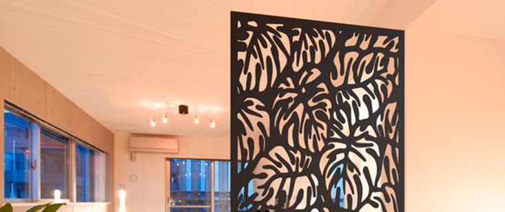 Diseño personalizado de celosías, letreros y cortes industriales para espacios únicos